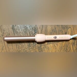 FoxyBae Rose Gold Curling Wand standard sizing
